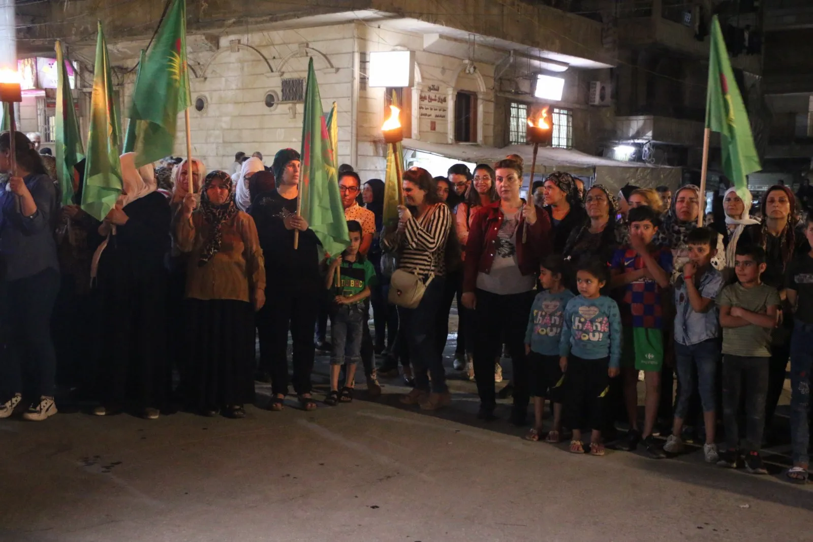 Jinên ciwan bi meşeke meşalayî dagirkerî şeremzar kir û berxwedana gerîla silav kir