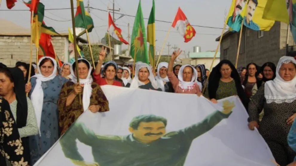Şêniyên Mexmûrê ji bo piştgiriya meşa Gemlîkê meşiyan 