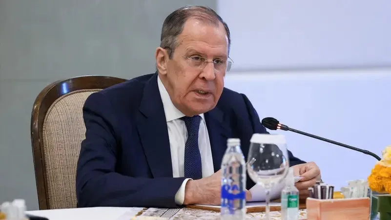 Lavrov gihîşt Qahîreyê