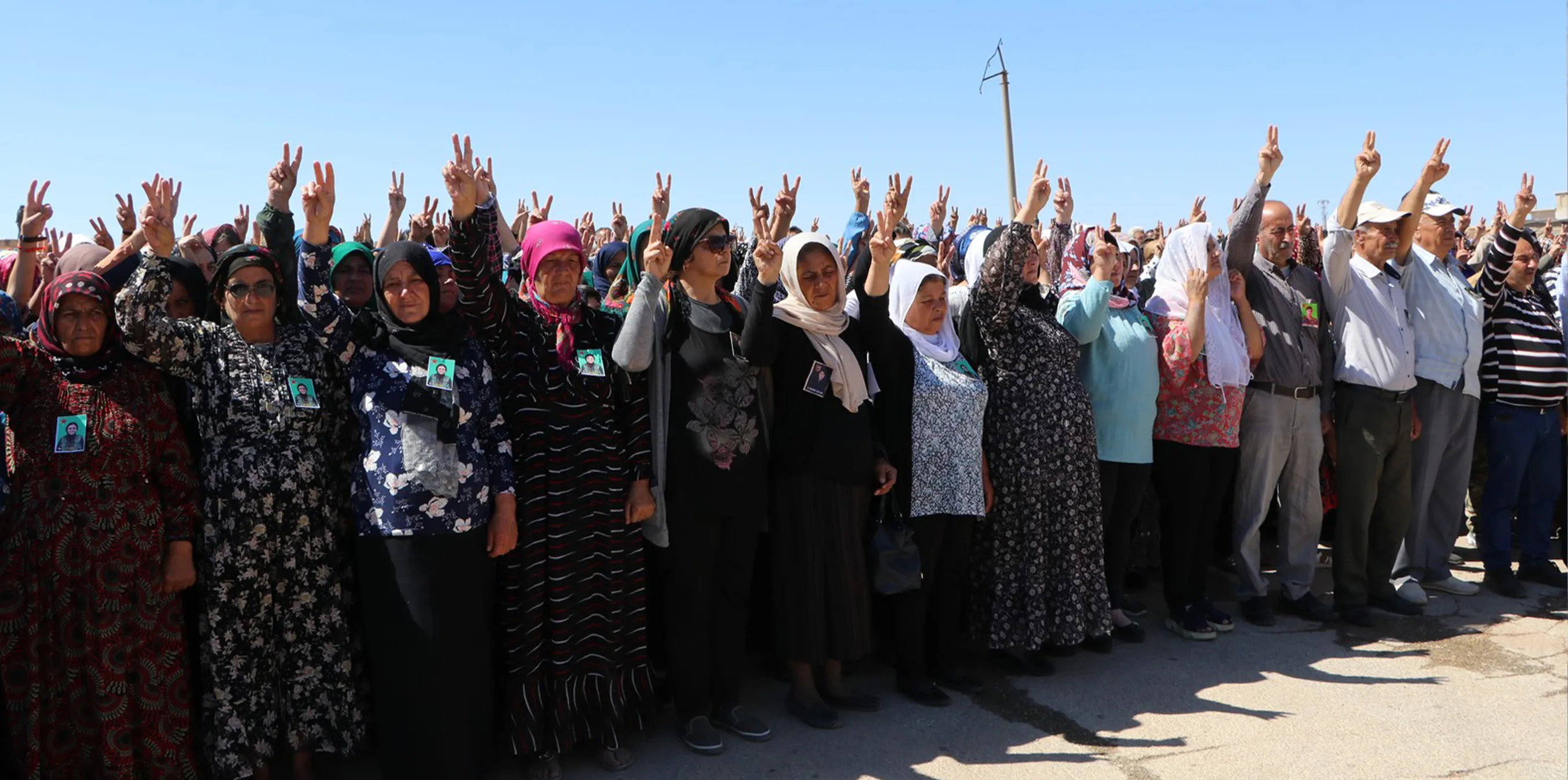 Efrîniyan sersaxî da malbata şehîd Barîn Botan