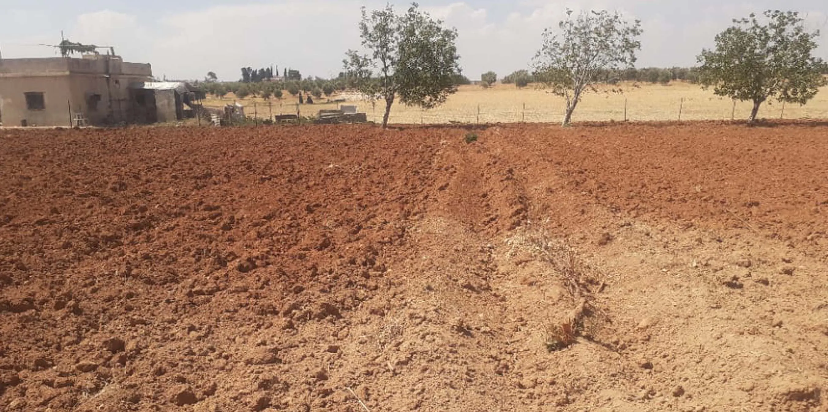 Artêşa Tirk a dagirker li gundekî Şehbayê dide