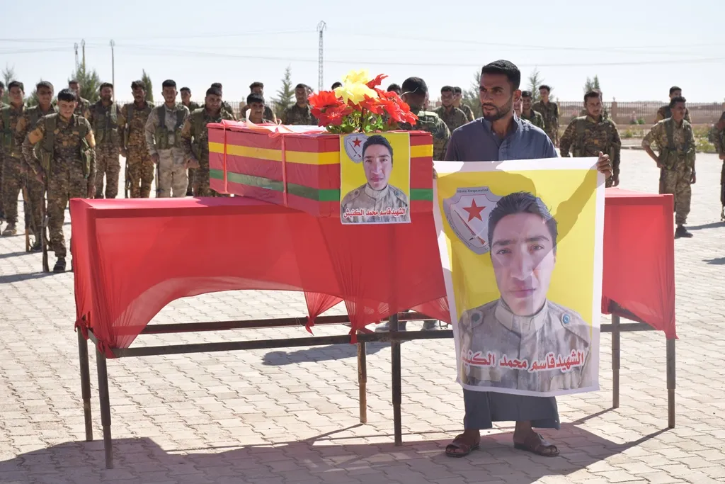 Cenazeyê şehîd Qasim Kinêş li Şedadê hat veşartin