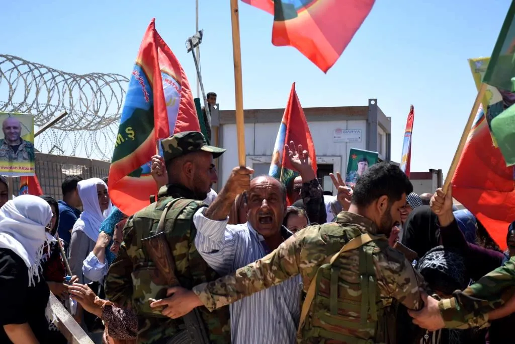 ​​​​​​​Ji pêşiya baregeha Rûsyayê şêniyên kantona Kobanê bêdengiya Rûsya şermezar kir