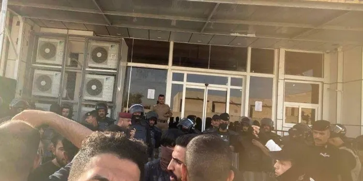 li Necefê xwepêşanderan ala Tirkiye daxist