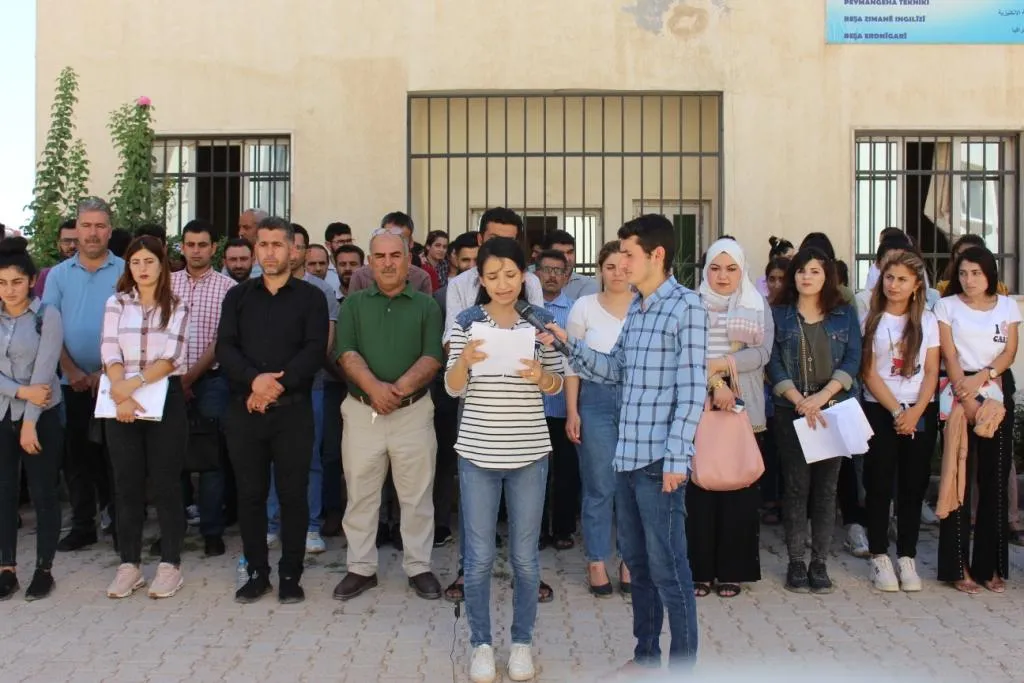 Xwendekar û mamosteyên Zanîngeha Kobanê salvegera 10`an a Şoreşa 19’ê Tîrmehê pîroz kirin