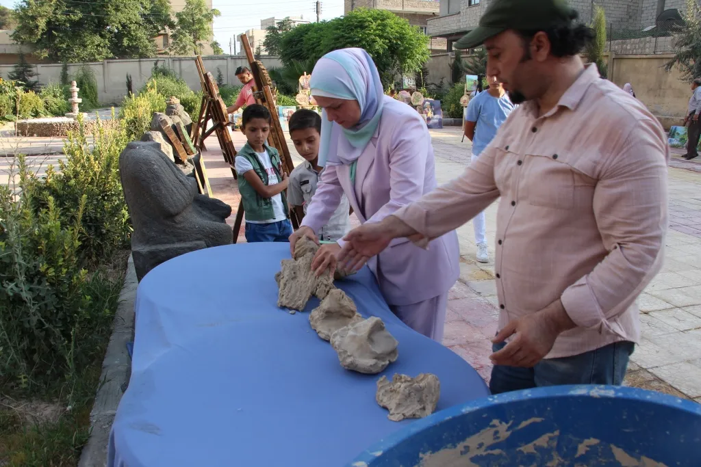 Li Minbicê Pêşangeha Şehîd Ferhad Dêrik a Şêwekariyê hat vekirin