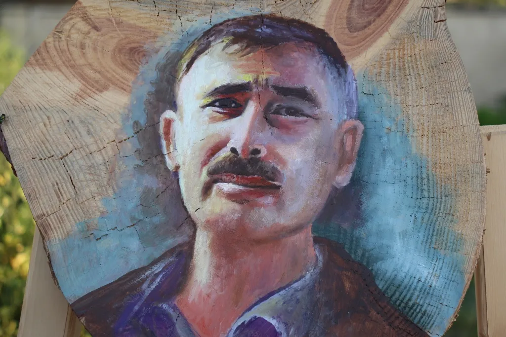 Li Minbicê Pêşangeha Şehîd Ferhad Dêrik a Şêwekariyê hat vekirin