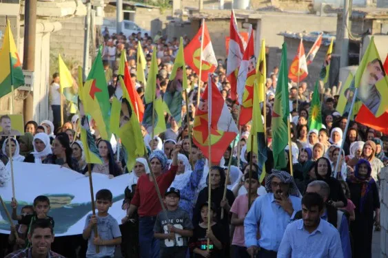 ​​​​​​​Xelkê Mexmûrê li dijî êrişên Tirkiyê û bêdengiya hikumeta navendî meşiyan