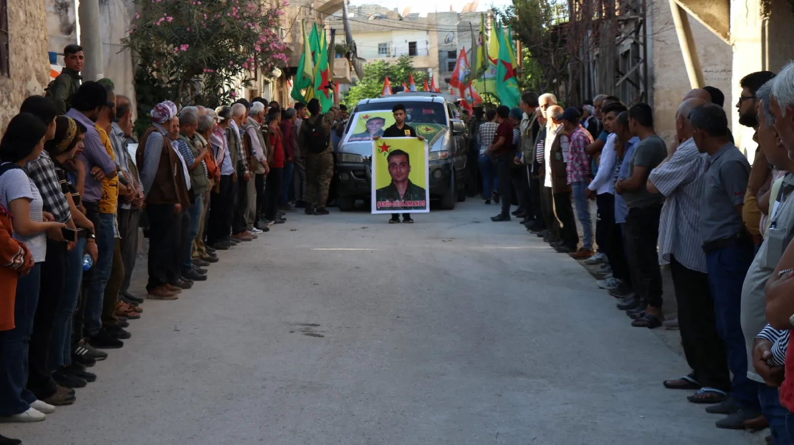 ​​​​​​​Şêniyên Helebê cenazeyê şehîd Cûdî Amanos veşart