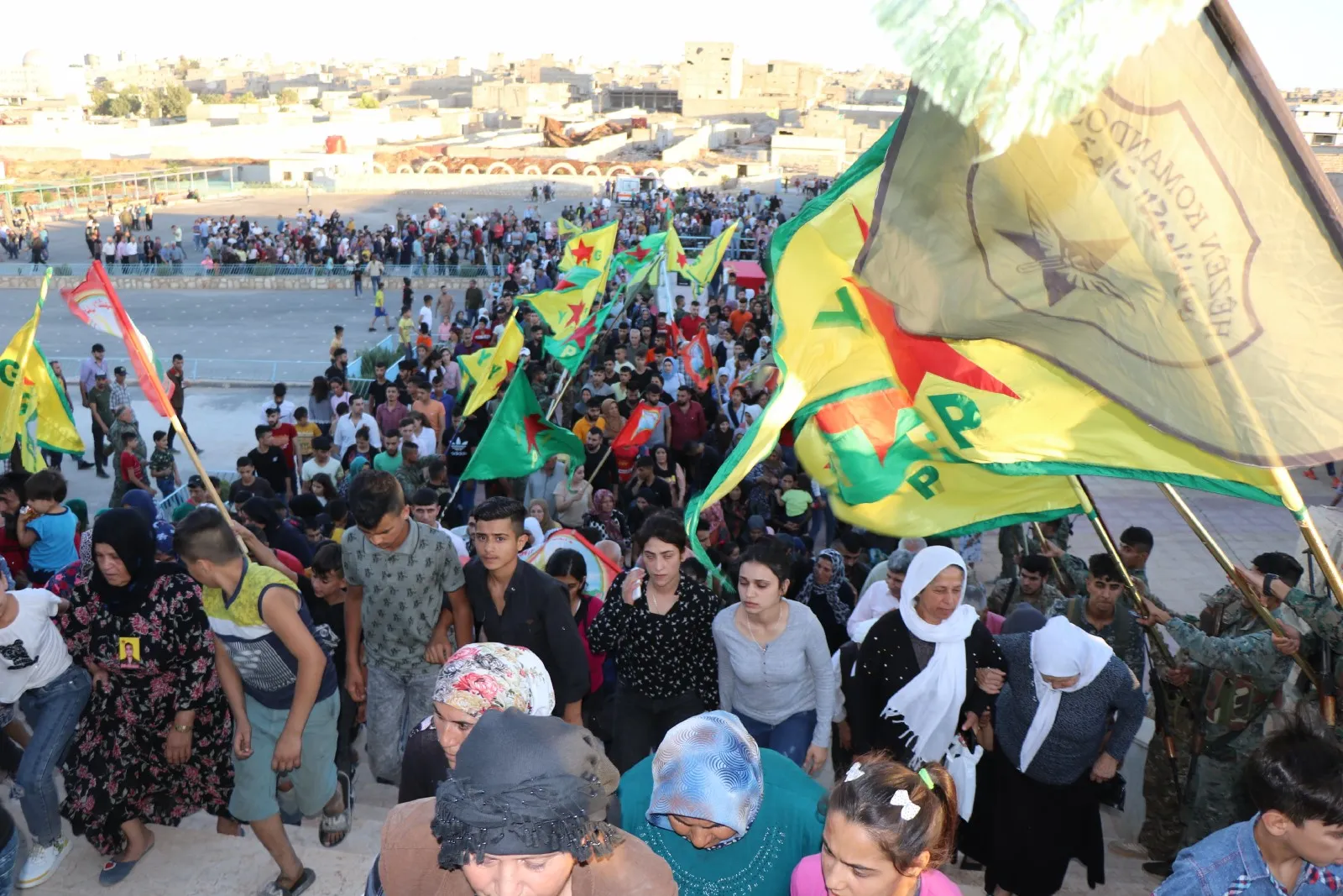 ​​​​​​​Şêniyên Helebê cenazeyê şehîd Cûdî Amanos veşart