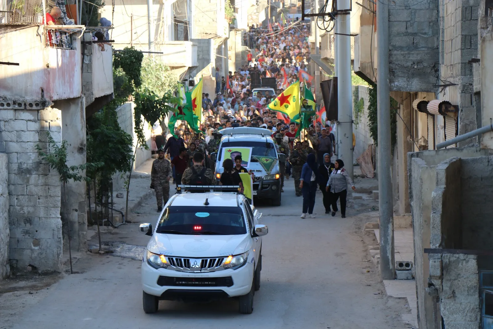 ​​​​​​​Şêniyên Helebê cenazeyê şehîd Cûdî Amanos veşart