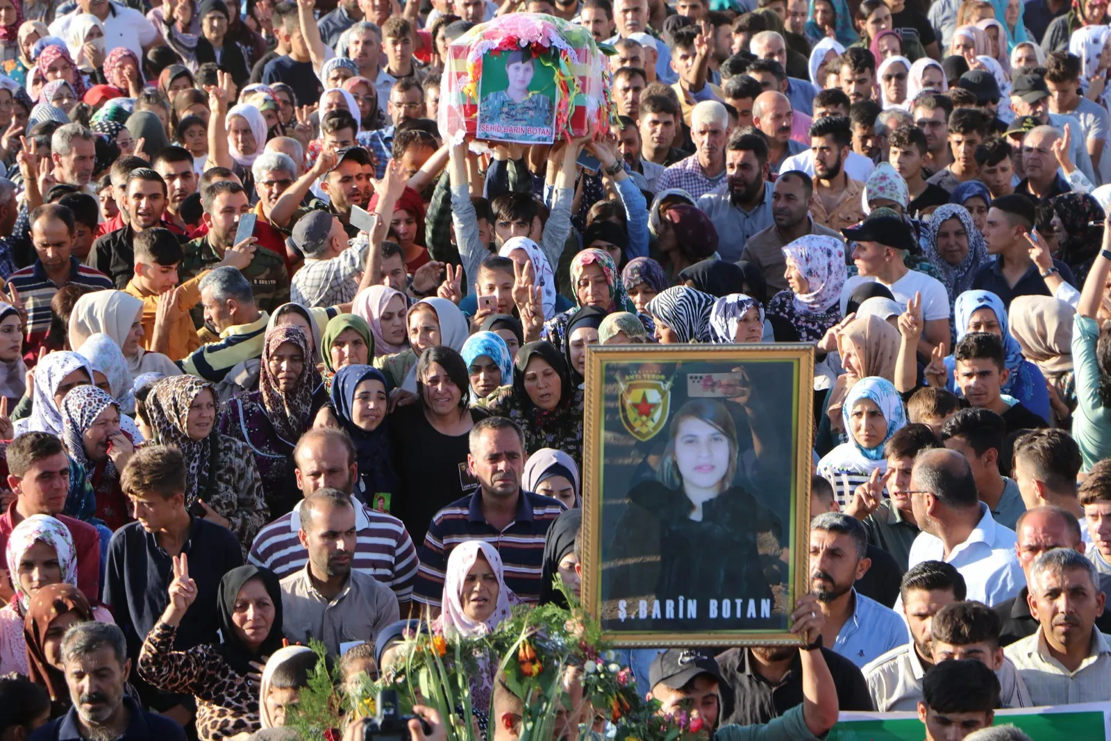 Cenazeyê endama YAT`ê Barîn Botan li Şehbayê hat veşartin