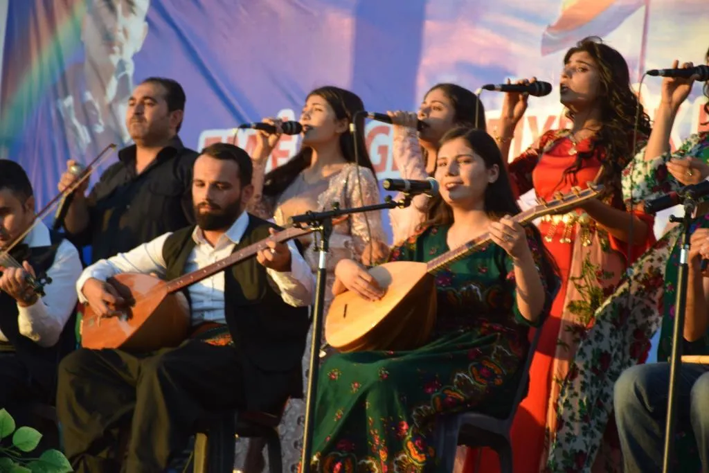 Şêniyên herêma Firatê salvegera şoreşê pîroz kir