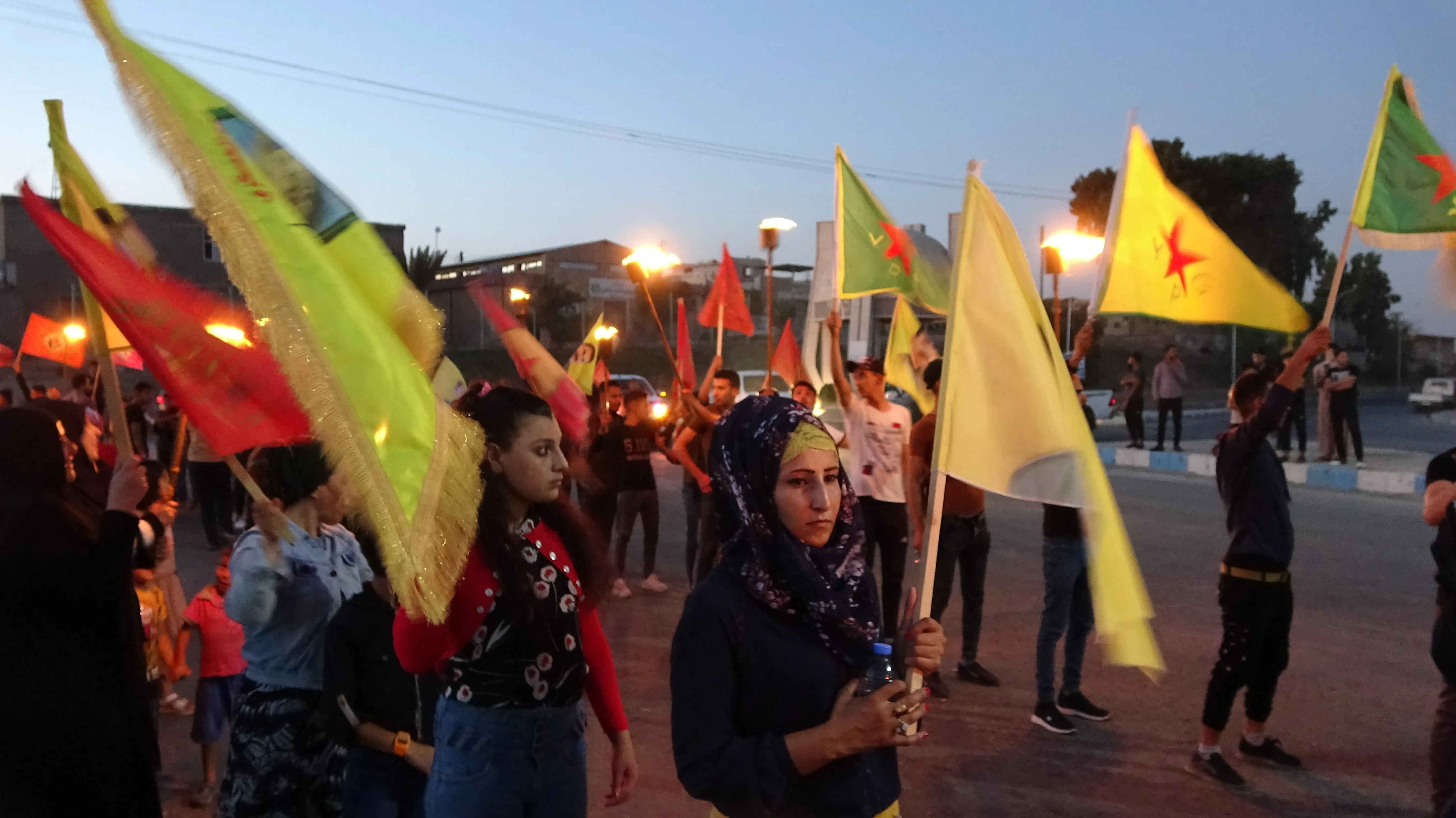 ​​​​​​​Şêniyên Tebqayê nerazîbûn nîşanî êrişên dewleta Tirk a dagirker dan