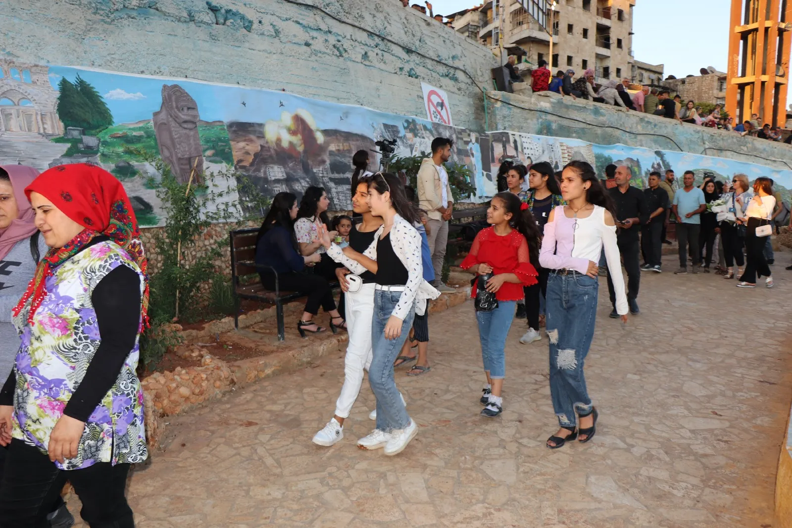 Li Qamişlo şanoyek li ser girîngiya dibistanê û bandora hevalên nebaş hat pêşkêşkirin
