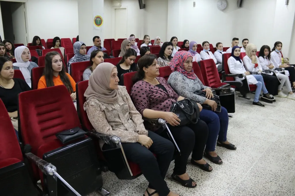 ​​​​​​​Komîteya Tenduristiyê li Dêrikê dewreyeke hemşîretiyê bi dawî kir