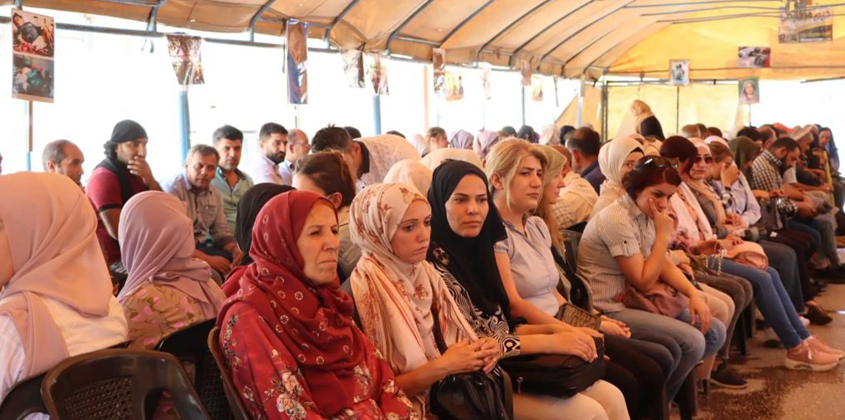 Çalakiya konvedanê ya li ber avahiya NY'yê di roja 7'an de bi biryardarî didome