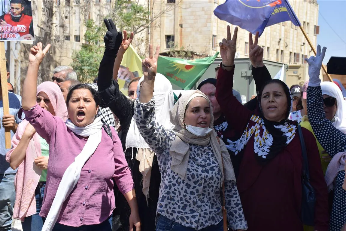 Bi hezaran şêniyên Hesekê li dijî êrişên dagirkeriyê li qadan bûn