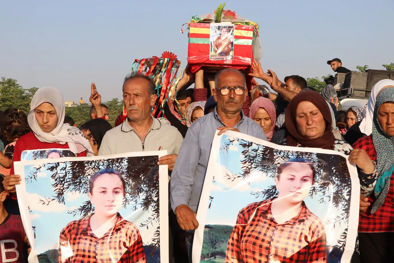 Şêniyên Efrînê cenazeyê şehîd Fehîma Reşo veşart
