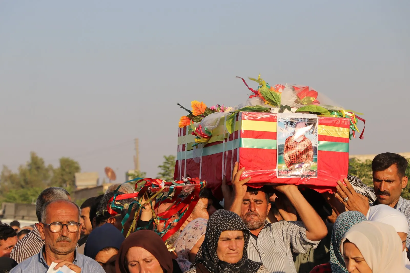 Şêniyên Efrînê cenazeyê şehîd Fehîma Reşo veşart