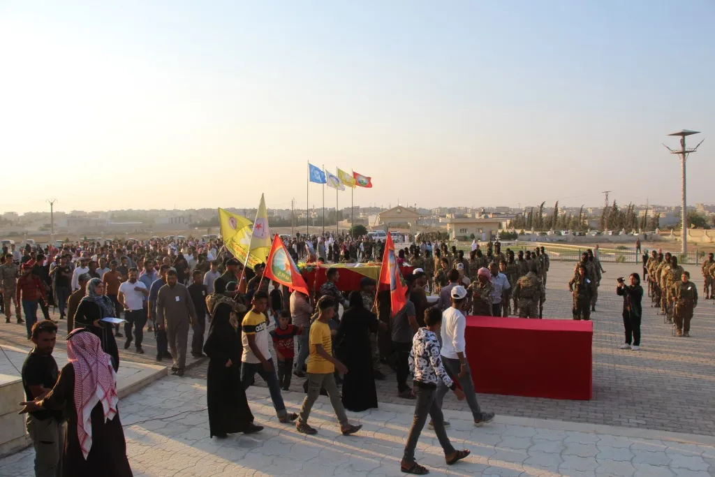 ​​​​​​​Cenazeyê şehîdê Erka Xweparastinê Ehmed Hec Elî li Minbicê hat veşartin