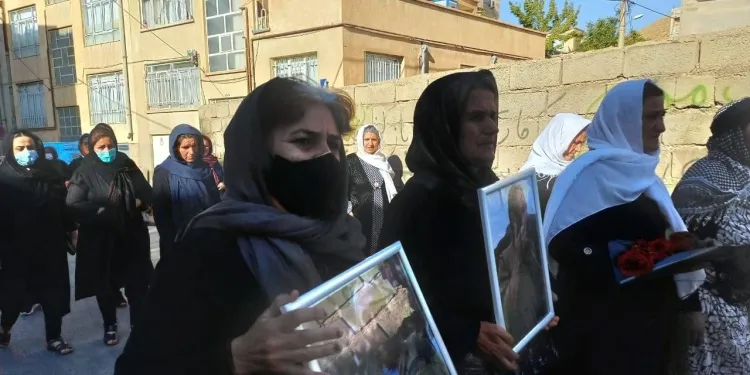 ​​​​​​​Li Mehabadê ji malbata şehîd Rêzan Cavîd re sersaxî hat xwestin