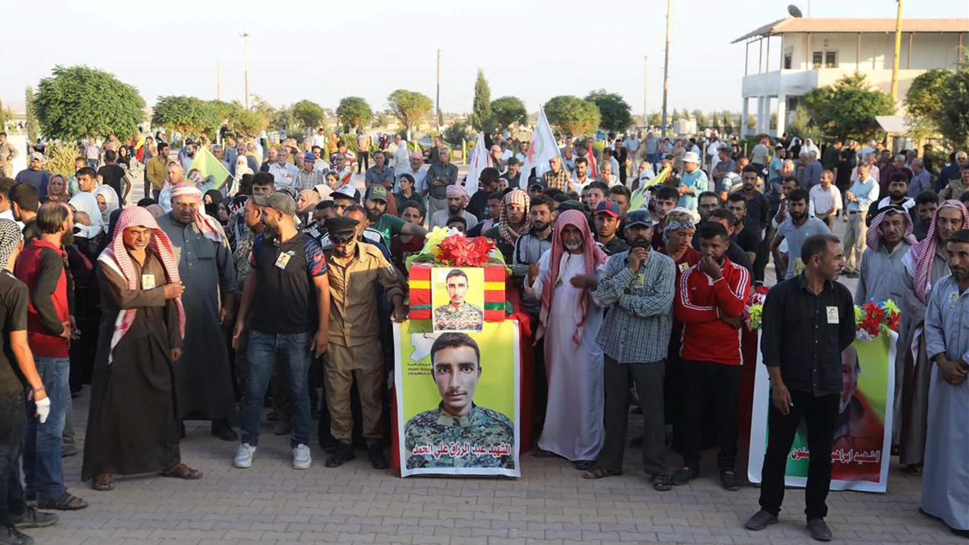 Şêniyên Hesekê cenazeyê şehîd Ebdurezaq El-Hemed spart axê