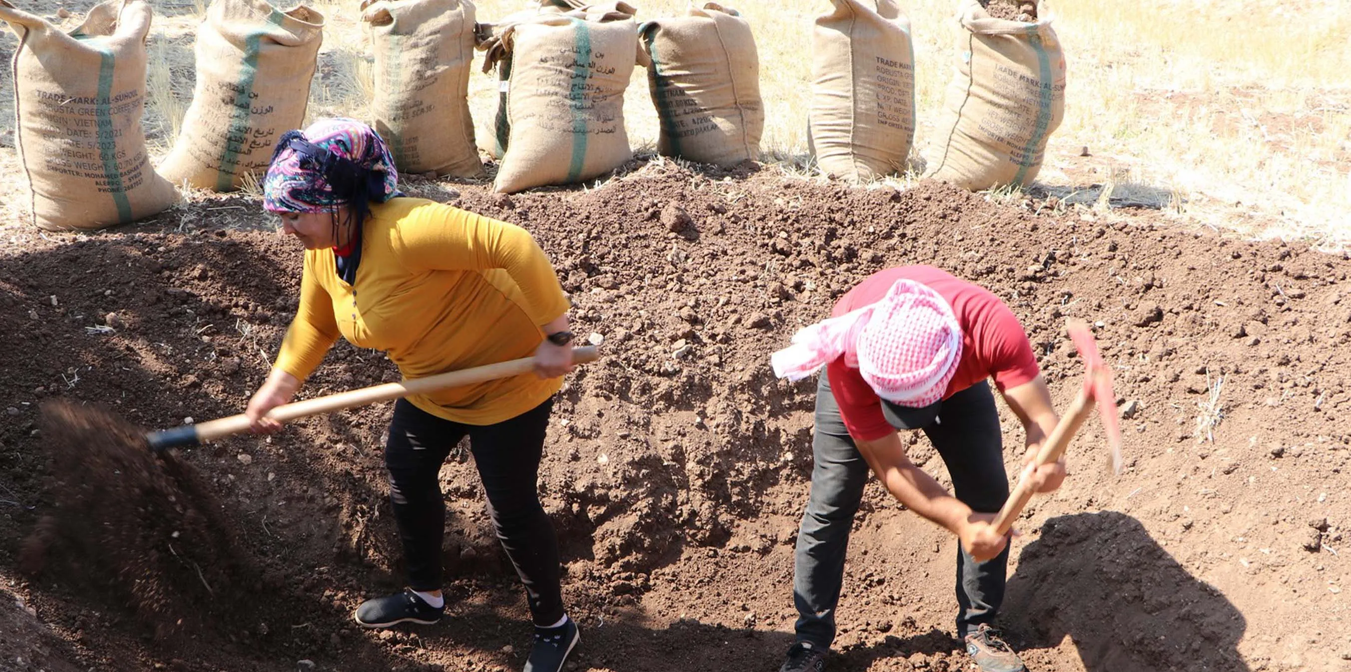 Şêniyên Til Rifetê li hemberî êrişan xendekan çêdikin