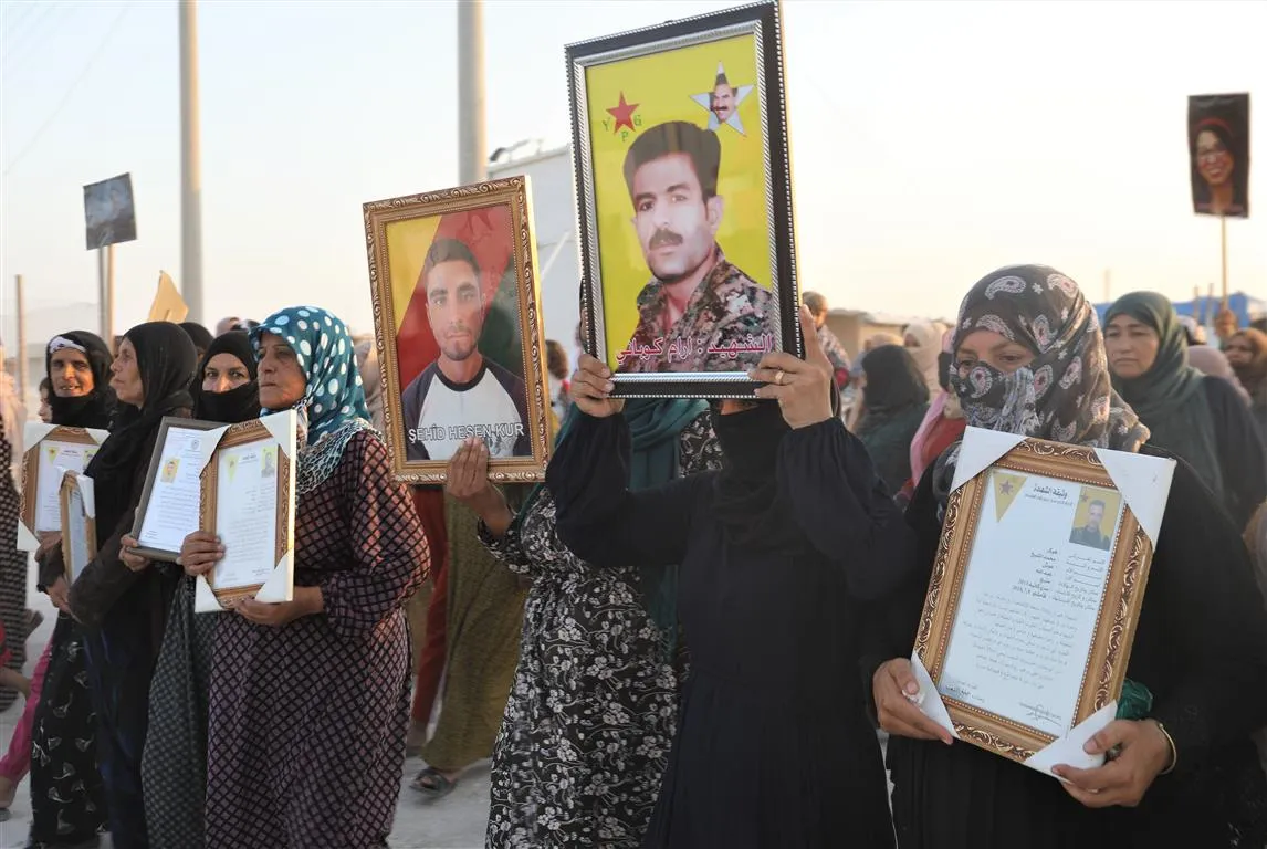 Niştecihên Kampa Serêkaniyê: Divê rêxistinên mafên zarokan hedefgirtina zarokan rawestînin