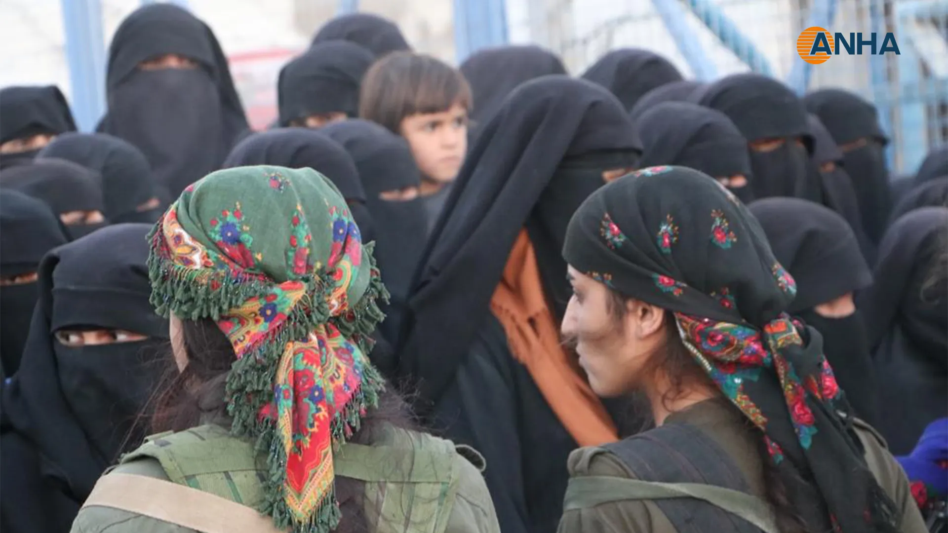 Li Kampa Holê tiştên qedexekirî