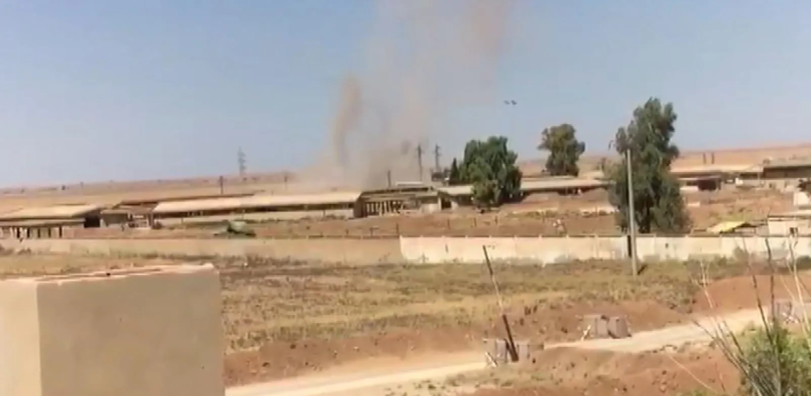 Dagirkeriya Tirk gundekî Şehbayê topbaran dike