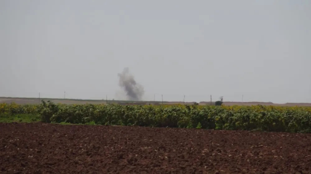 Artêşa Tirk gundê Şêx Elî yê Til Temirê topbaran dike