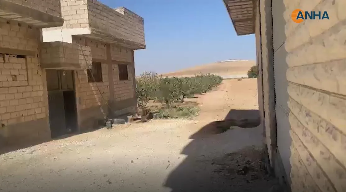 Ajansa me topbarana artêşa dagirker li rojavayê Kobanê belge kir