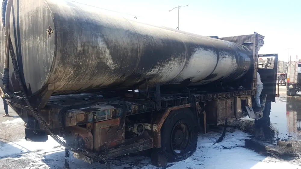 Li Hesekê tankereke avê şewitî: Ajokar birîndar bû