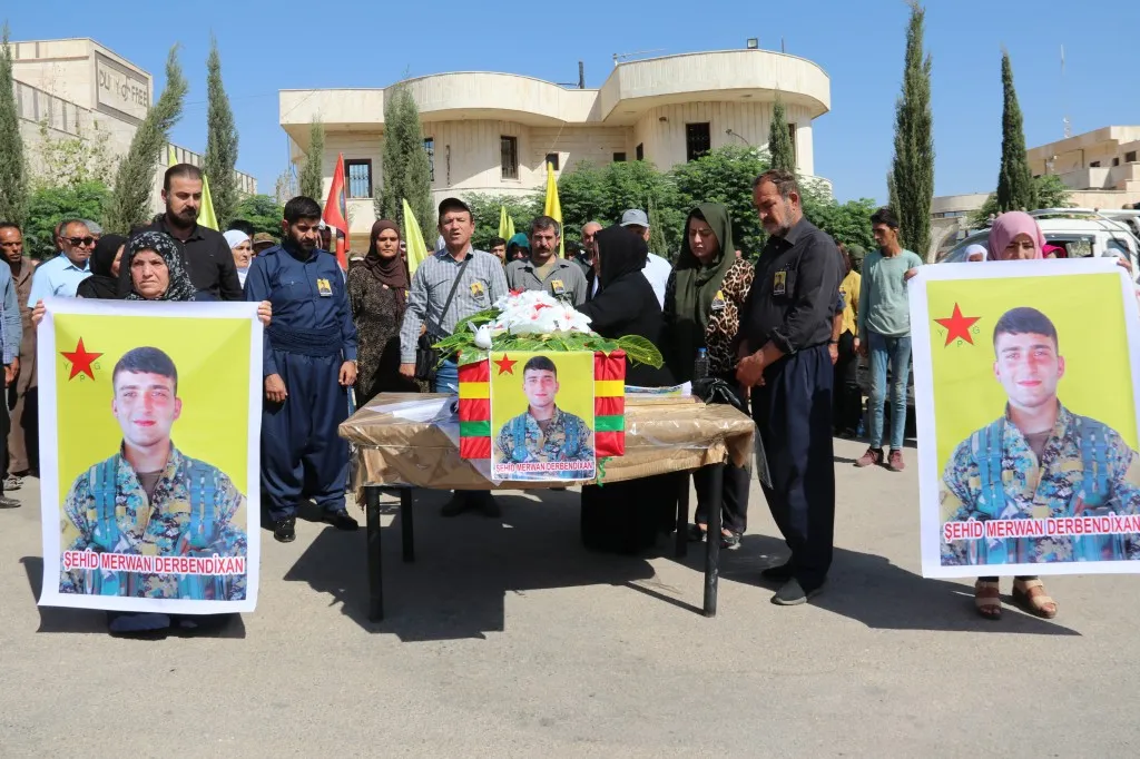 Şehîd Merwan Derbendîxan ber bi Silêmaniyê ve hate oxirkirin