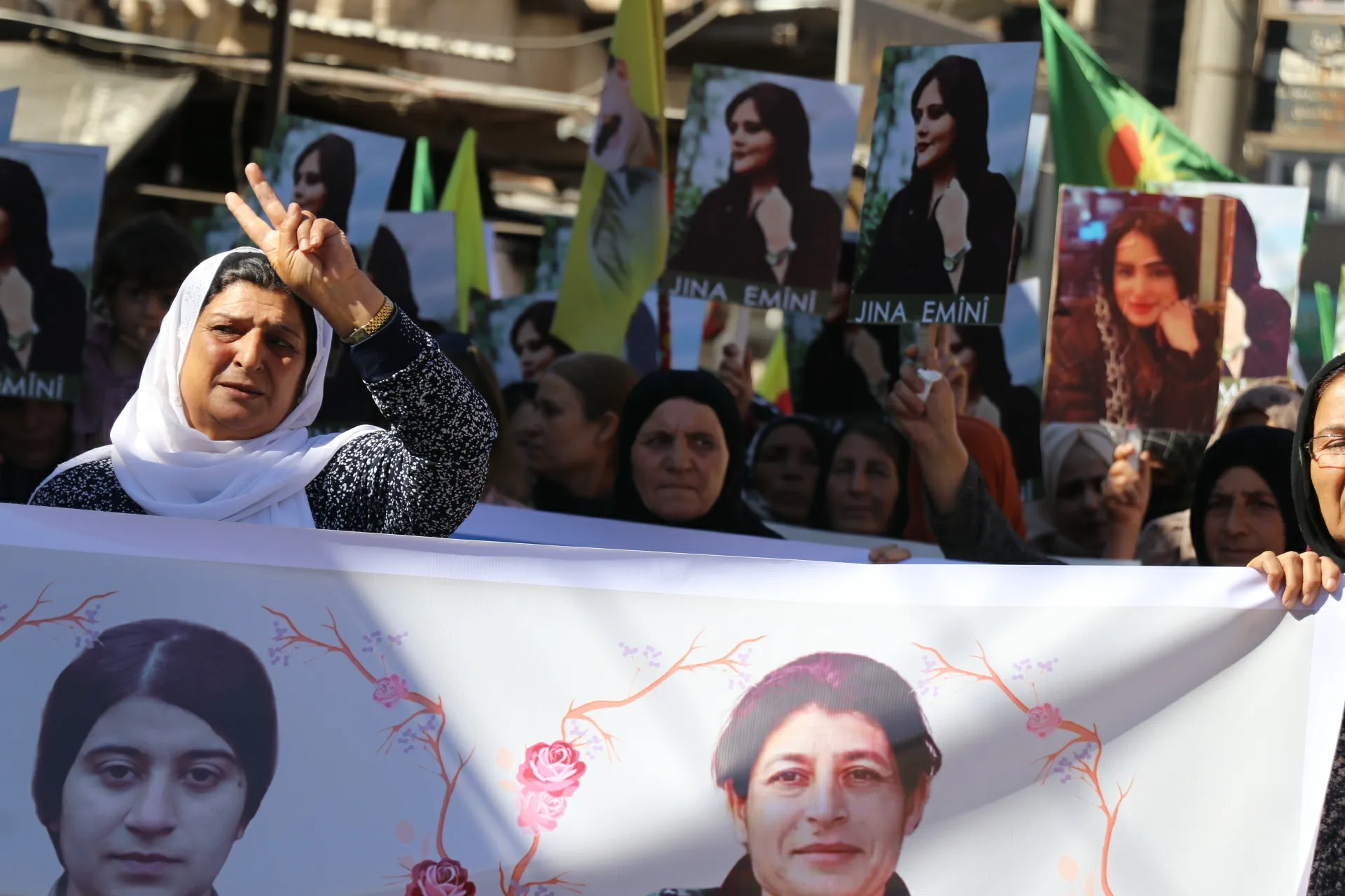 Jinên ji kantona Qamişlo qetilkirina Jîna Emînî protesto kir