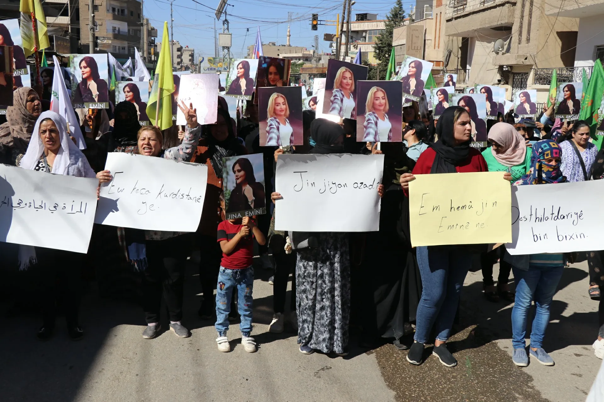 Jinên ji kantona Qamişlo qetilkirina Jîna Emînî protesto kir