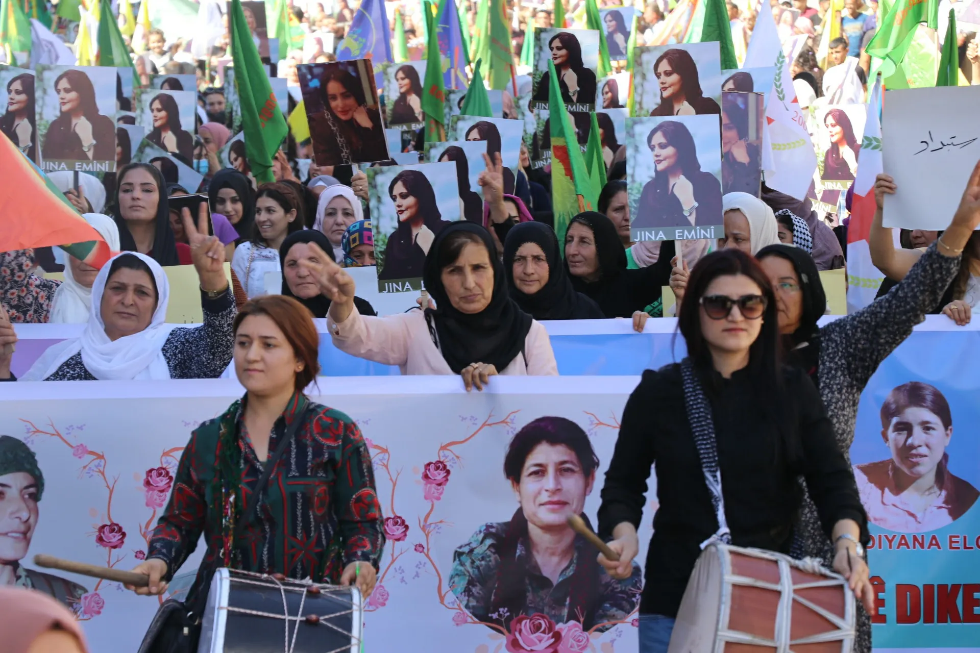 Jinên ji kantona Qamişlo qetilkirina Jîna Emînî protesto kir