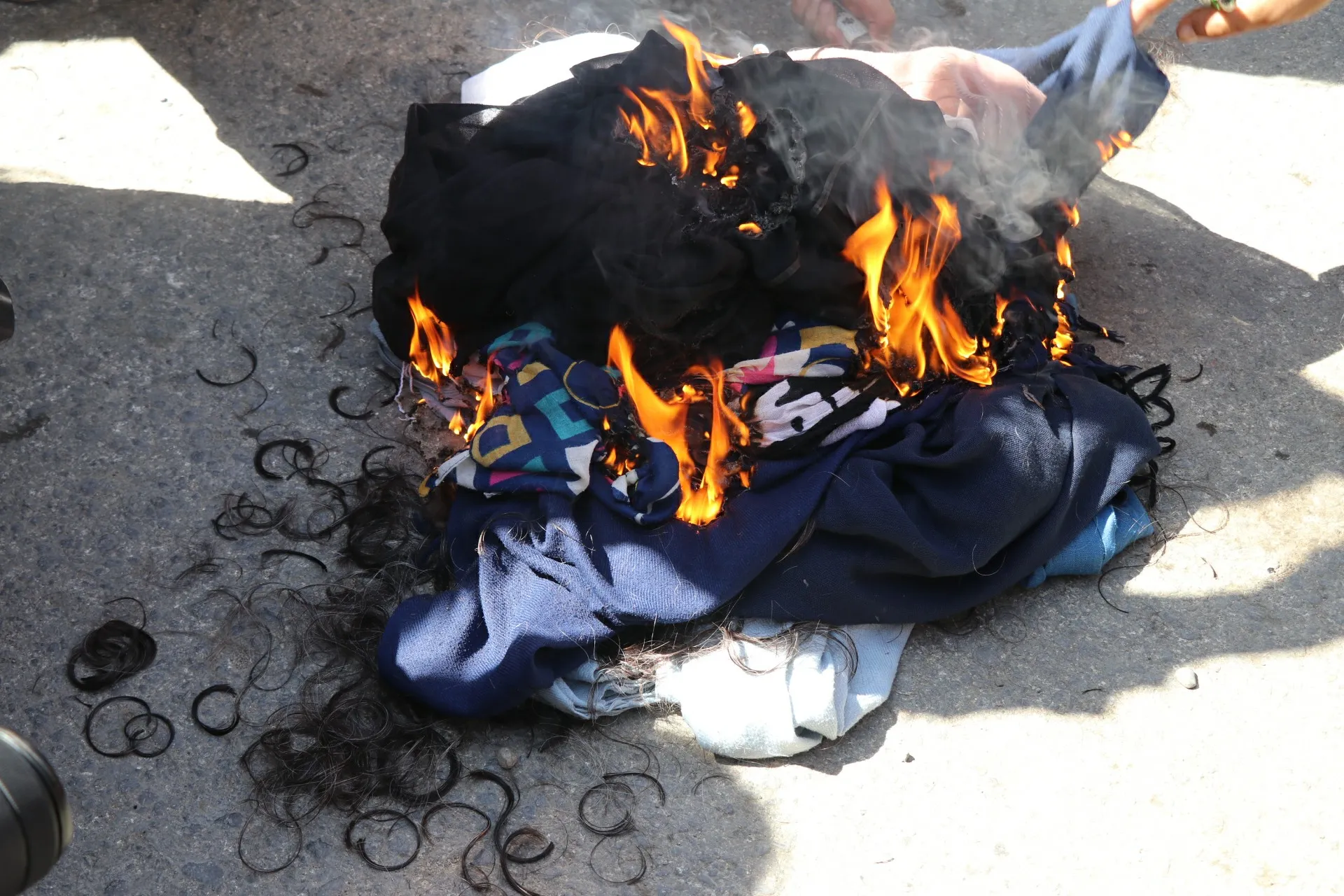 Jinên ji kantona Qamişlo qetilkirina Jîna Emînî protesto kir