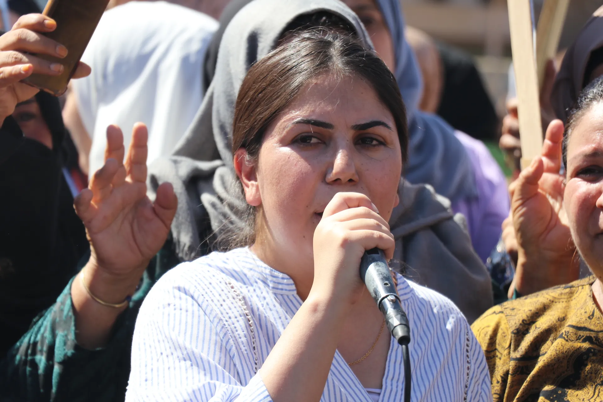 Jinên ji kantona Qamişlo qetilkirina Jîna Emînî protesto kir