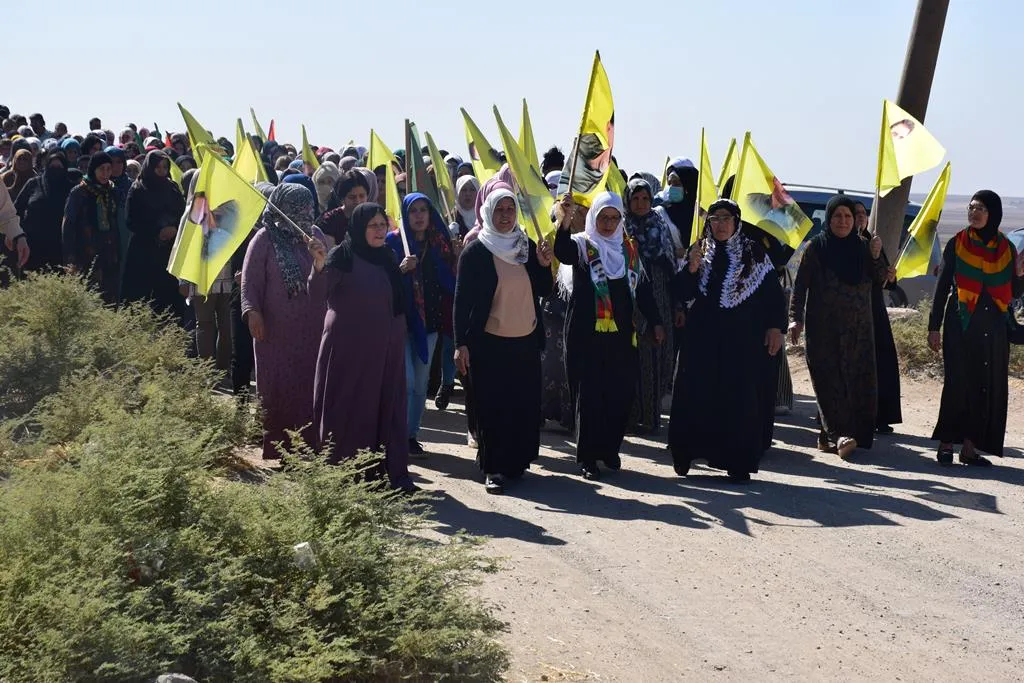 Şêniyên kantona Qamişlo sersaxî dan malbata şehîd Zinar Osman