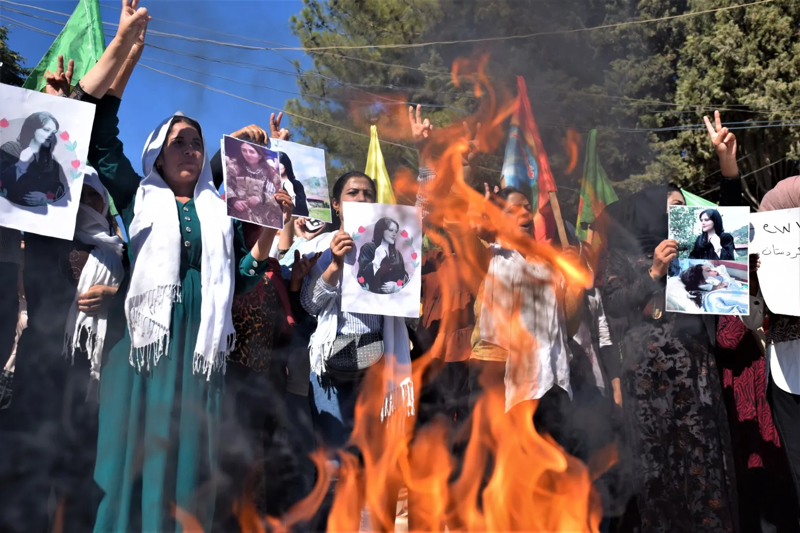 ​​​​​​​Li Bakur û Rojhilatê Sûriyê  jin ji bo serhildana li Rojhilat û Îranê li qadan in