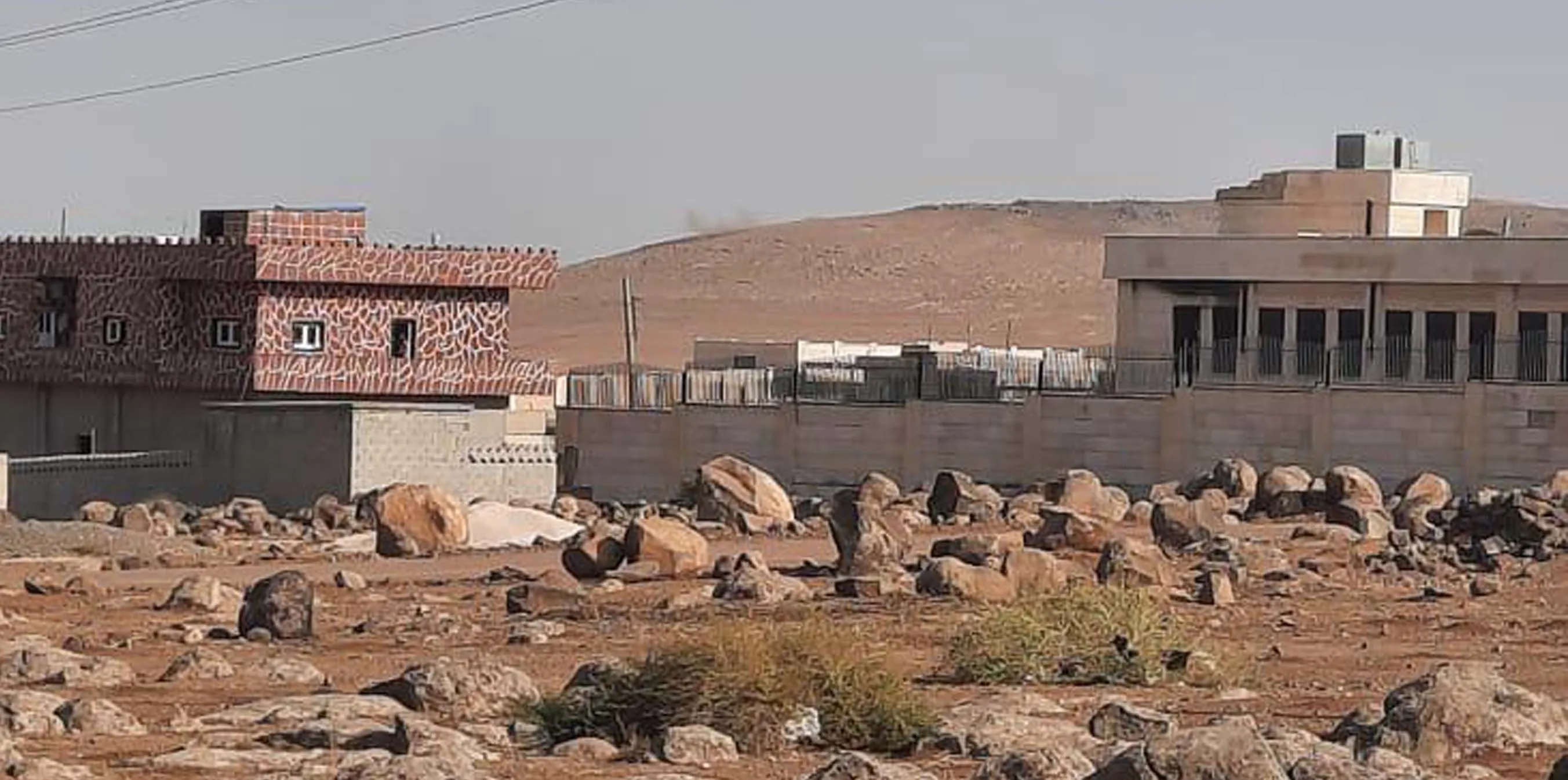 ​​​​​​​Dewleta Tirk a dagirker gundê Qeremox ê Kobanê topbaran dike