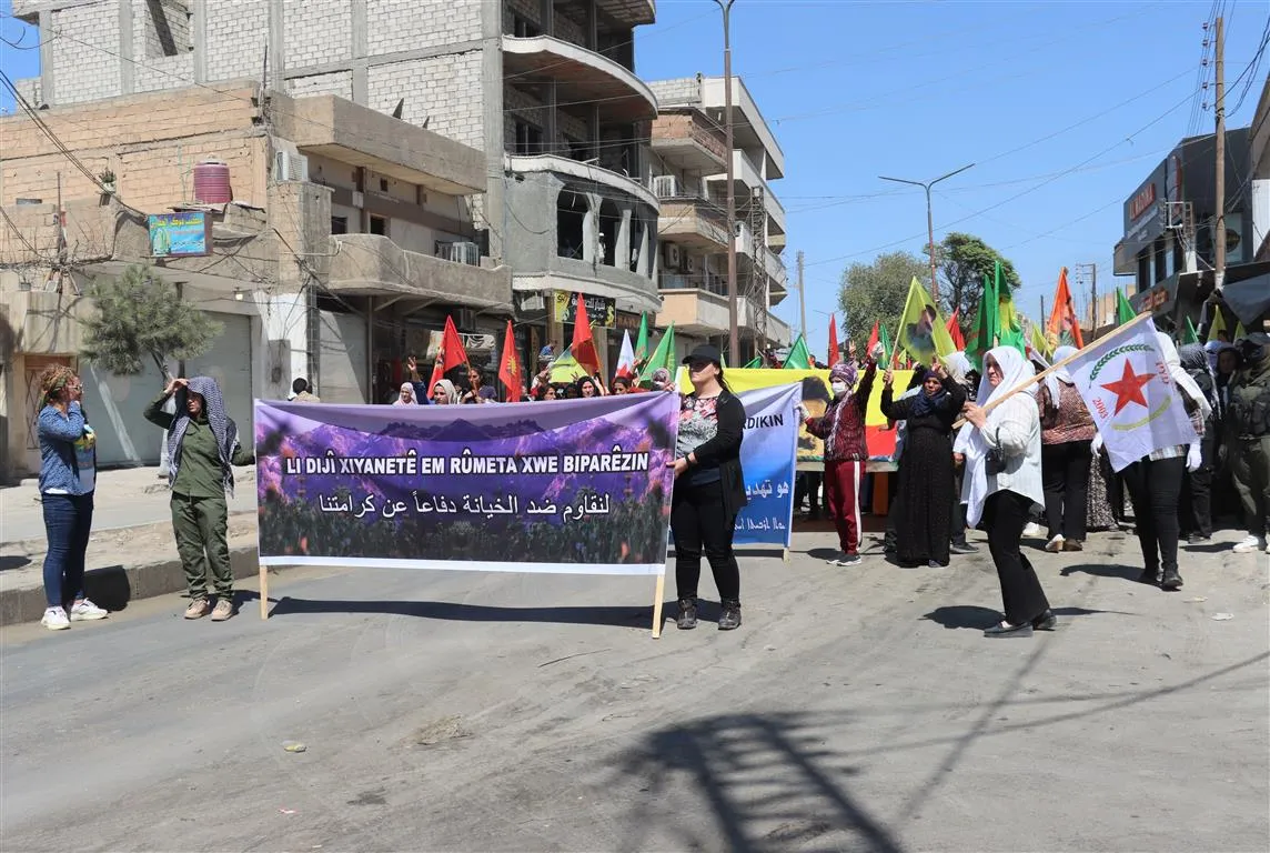 Bi hezaran şênî li kantona Hesekê li dijî dagirkeriyê û xiyaneta PDK`ê xwepêşandan li dar xist