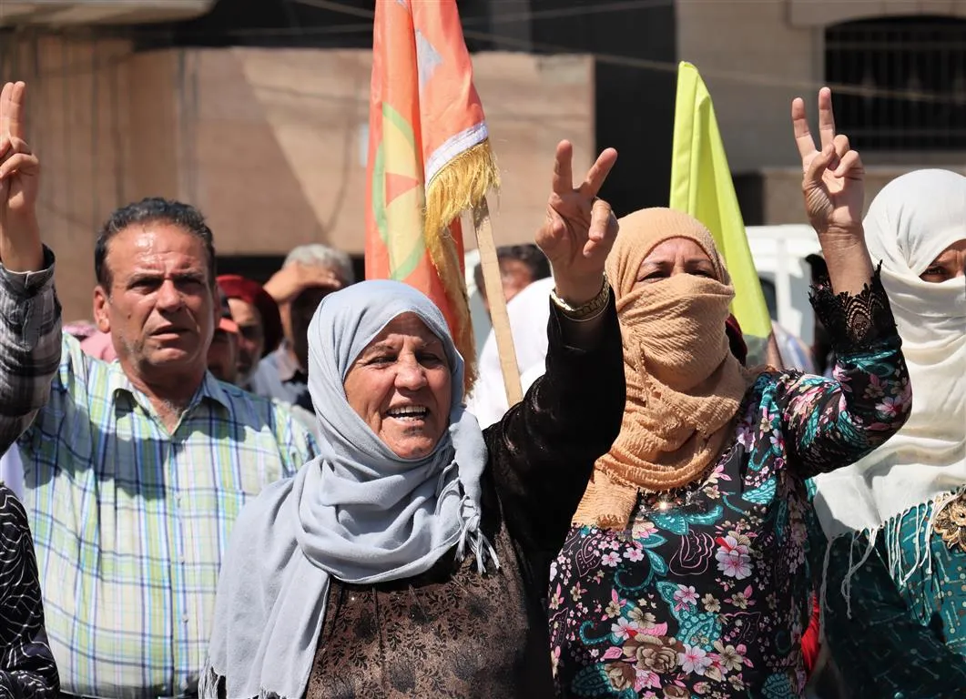 Bi hezaran şênî li kantona Hesekê li dijî dagirkeriyê û xiyaneta PDK`ê xwepêşandan li dar xist