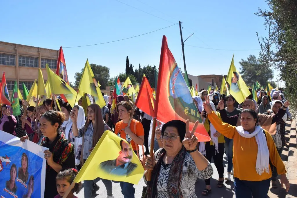 Bi hezaran şênî li kantona Hesekê li dijî dagirkeriyê û xiyaneta PDK`ê xwepêşandan li dar xist