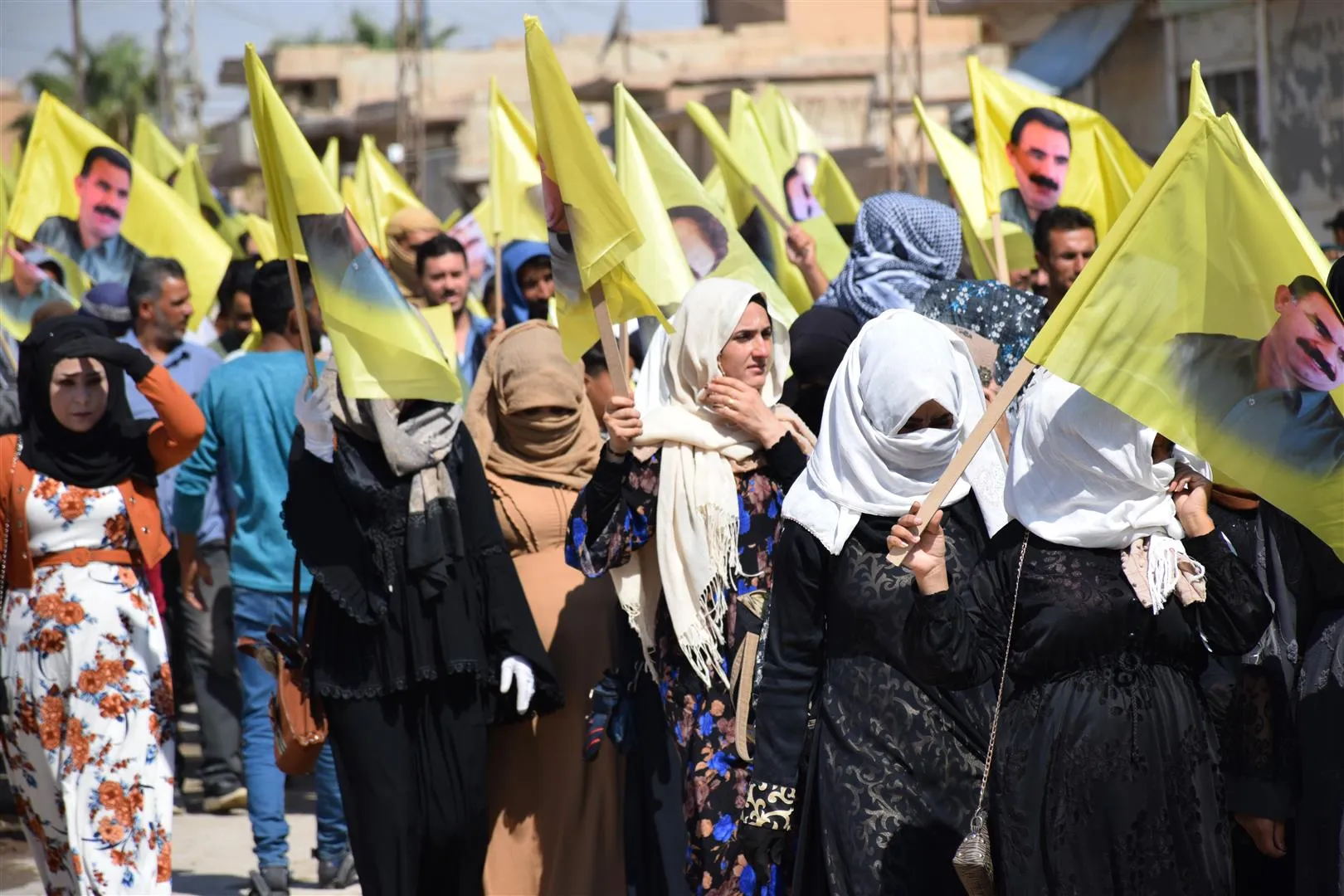 Bi hezaran şênî li kantona Hesekê li dijî dagirkeriyê û xiyaneta PDK`ê xwepêşandan li dar xist