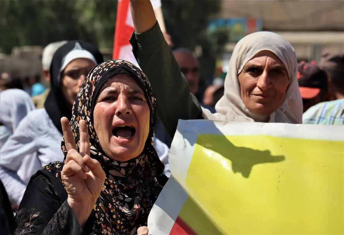 Bi hezaran şênî li kantona Hesekê li dijî dagirkeriyê û xiyaneta PDK`ê xwepêşandan li dar xist