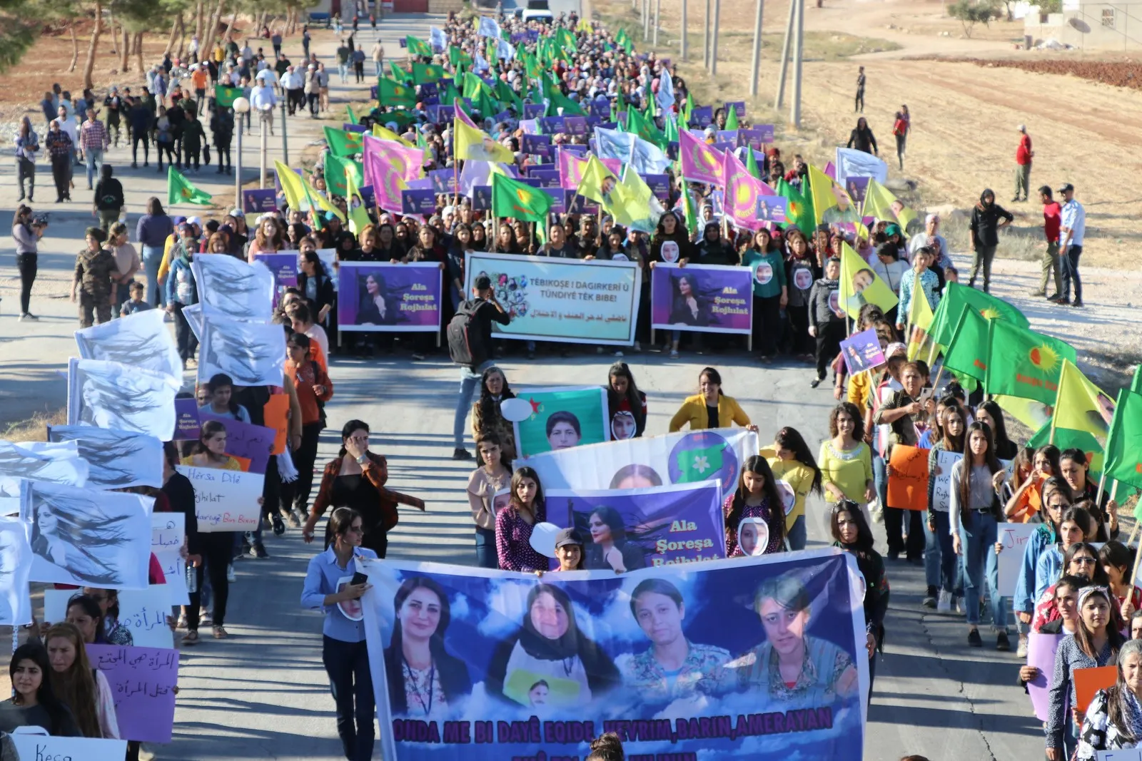 ​​​​​​​Li Şehbayê bi hezaran jin serhildana li Rojhilat û Îranê silav kir