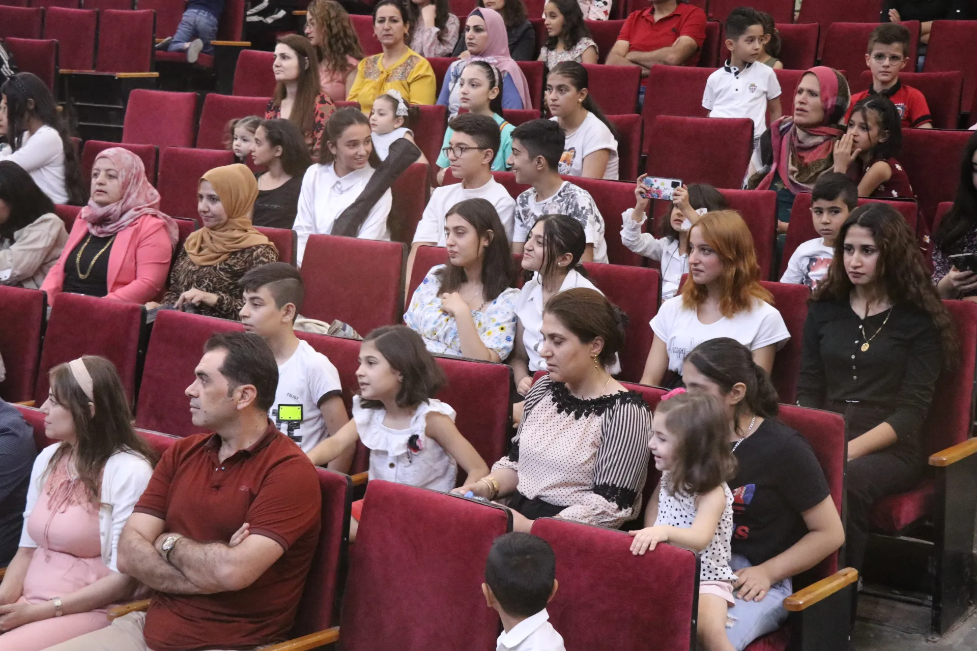 Zarokan bi orkêstra xwe serhildana li Rojhilatê Kurdistanê silav kir